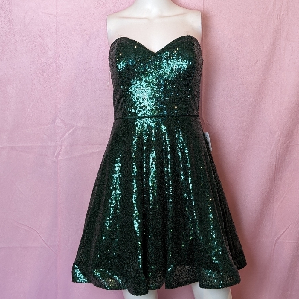 Teeze Me Green Sequined Sleeveless Sweetheart Neckline Short Semiformal Dress